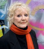 Watch Je t\'aime: The Story of French Song with Petula Clark Goojara